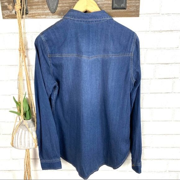✨ Cabi Rebel Jean Button up Shirt ✨ - Picture 5 of 5